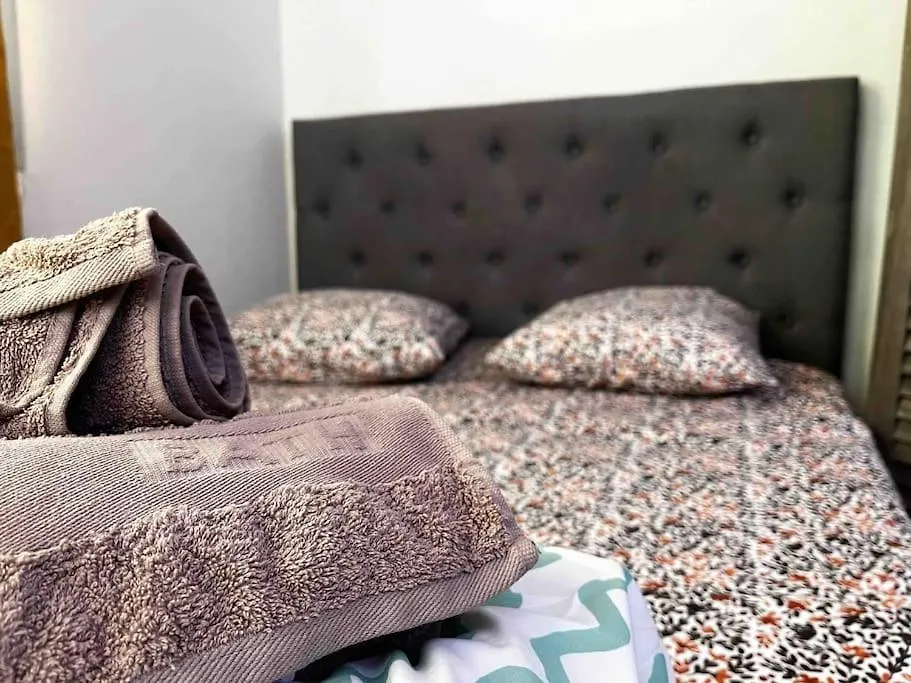 Parking + Piscine, Tout Confort, Proche Aeroport & Mer Saint-Laurent-du-Var Apartment